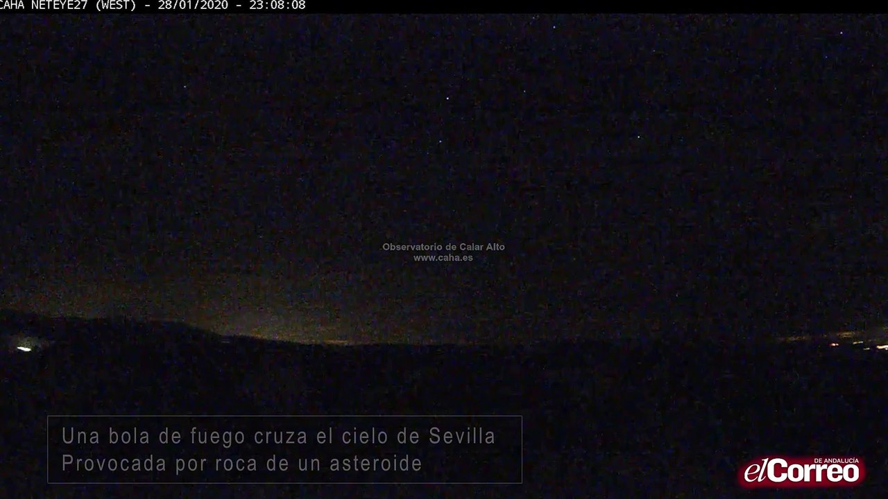 Una bola de fuego cruza el cielo de Sevilla