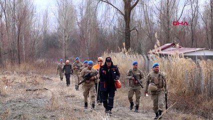 Erzincan afad ve komandolar kayıp şahsı nehir kenarında aradı