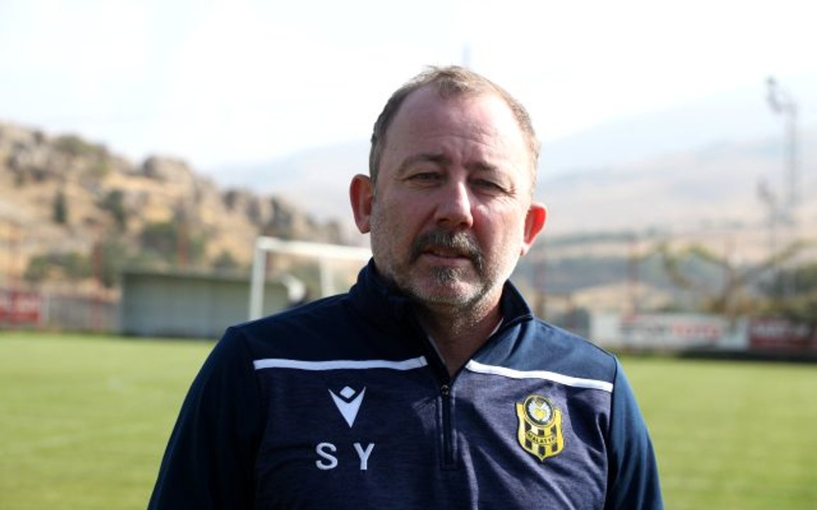 Beşiktaş, Sergen Yalçın'la 1,5 yıllık sözleşme imzalandığını TFF'ye bildirdi