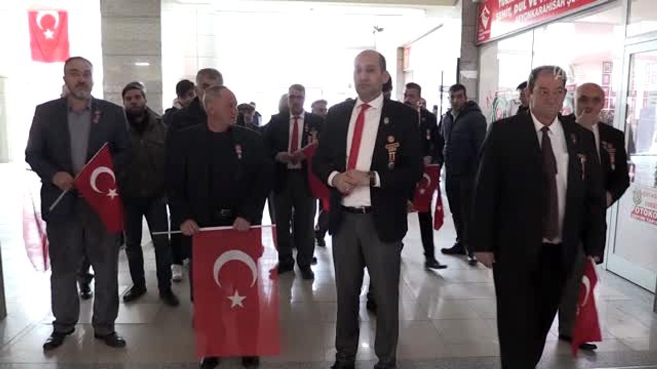 Şehit aileleri ve gazilerden belediyeye takvim tepkisi