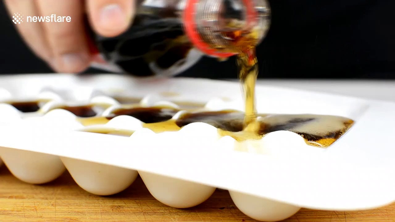 Make Coca Cola popsicles using everyday items with this simple DIY hack