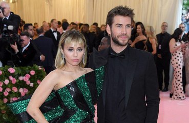 Miley Cyrus e Liam Hemsworth sono ufficialmente divorziati