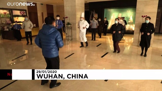 Temprarsi contro il coronavirus nella città blindata di Wuhan