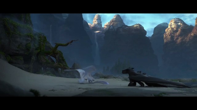 How to Train Your Dragon 3 film clip - Toothless Flirts