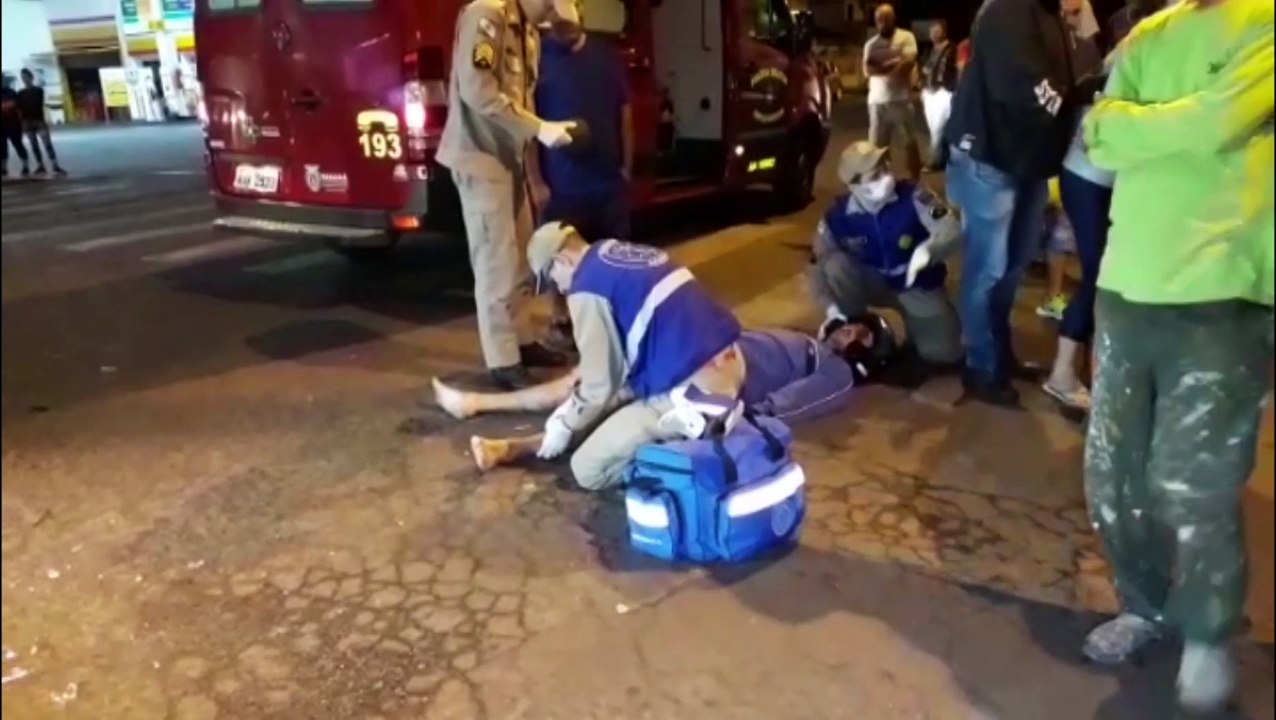 Forte batida de trânsito deixa um ferido no Bairro Clarito; veículos ficaram destruídos