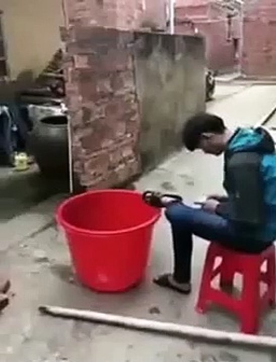 short funny videos⏩ FUNNY CHINESE PRANK ON FRIEND