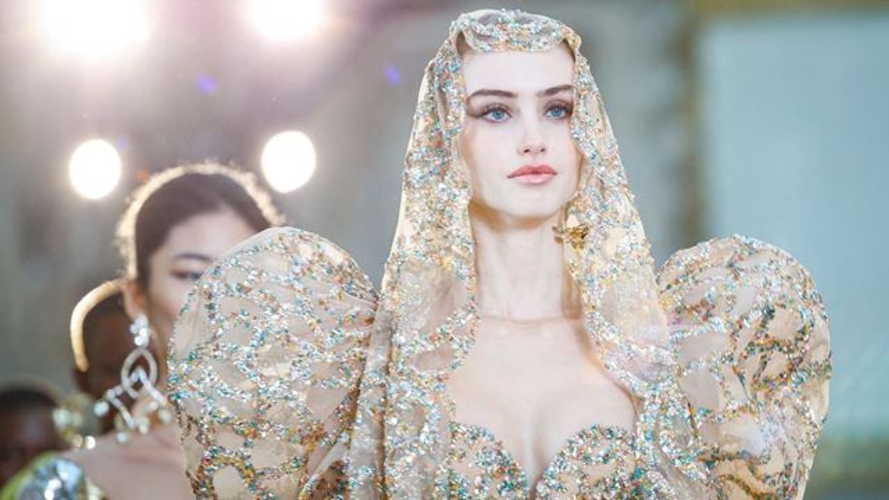 أرستقراطيات المكسيك يلهمنَ مجموعة إيلي صعب ربيع وصيف 2020