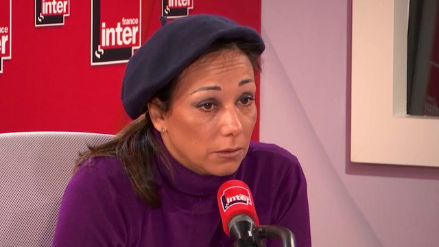 Sarah Abitbol : Je dormais avec mes peluches et il me réveillait avec sa lampe torche