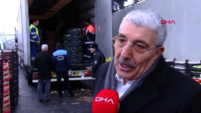 İstanbul'da hal esnafı, elazığ ve malatya'ya 3 tır meyve ve sebze yardımı yaptı