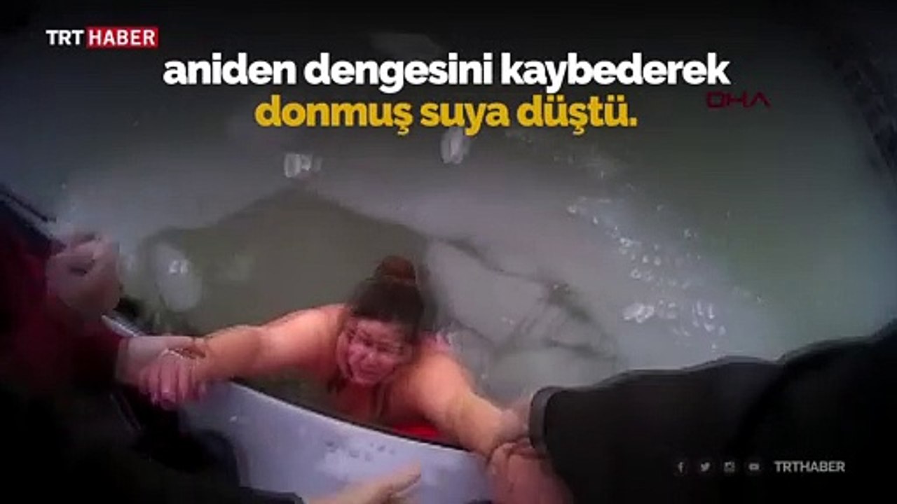 Donmuş suya düşen genç kızı zor kurtardılar