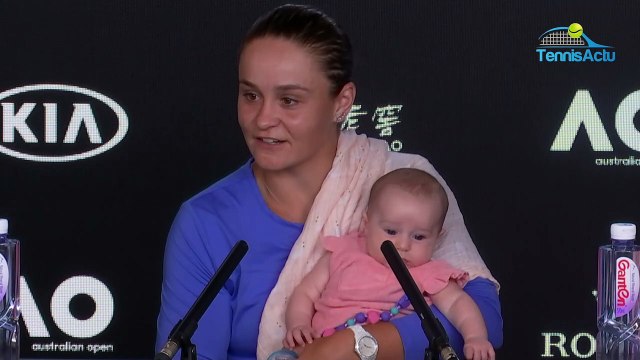 Open d'Australie 2020 - Ashleigh Barty consoles herself with her little niece : That's life !