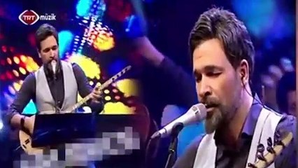 Uğur Işılak, Aşık Mahzuni Şerif'in türküsünü değiştirerek söyledi