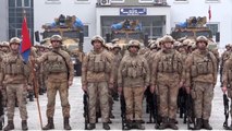 Muş'ta görevli 180 jandarma özel harekat görevlisi deprem bölgesine gitti