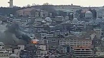Eminönünde bulunan Süleymaniye Camiinin alt tarafında yer alan bir binanın çatı katında yangın çıktı. Yangına çok sayıda itfaiye ekibi müdahale ediy