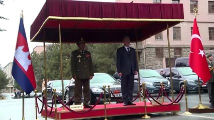 Akar, Kamboçya Savunma Bakanı Tea Banh ile görüştü