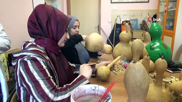 Hobi olarak yetiştirdiği kabakları sanata dönüştürdü