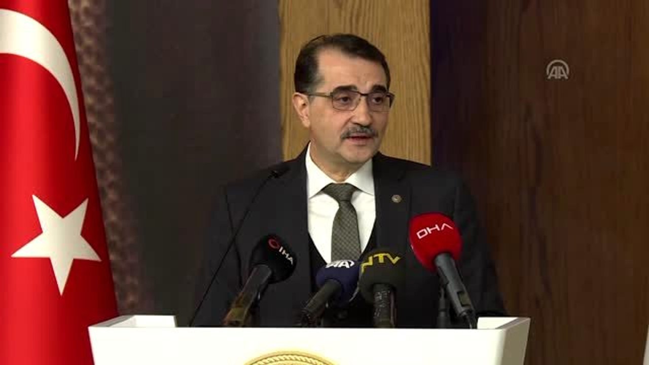 Bakan Dönmez: "Kamu binalarının enerji tasarruf planlarını hayata geçirmek için sertifika sahibi...