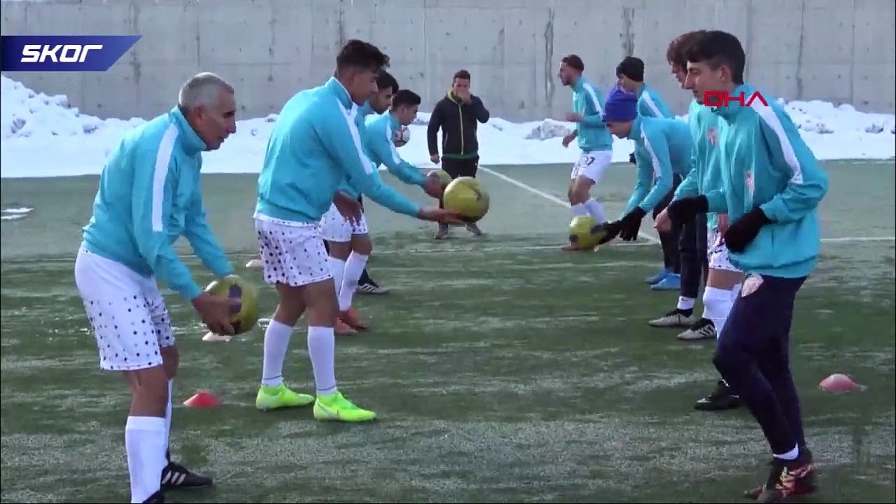 71 yaşındaki futbolcu, yeni takımına transfer oldu