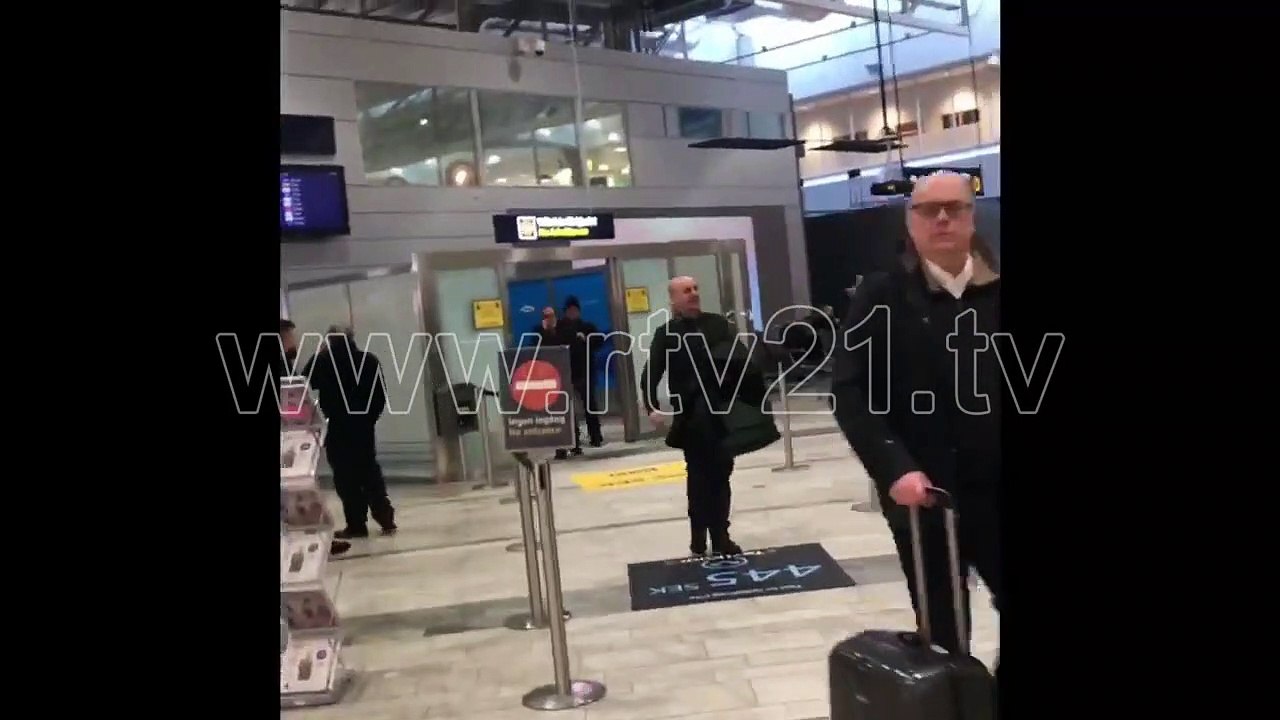 Video që ju falë shumë emocione: Pas 21 vjetësh pret vëllain në shtëpinë e tij në Suedi