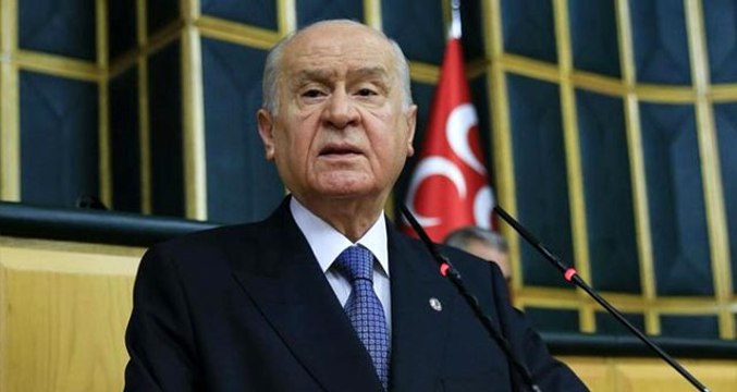 Bahçeli, Türk Bayrağı'nı yırtan ırkçı Yunan vekile 'Atatürk' örneğiyle tepki gösterdi