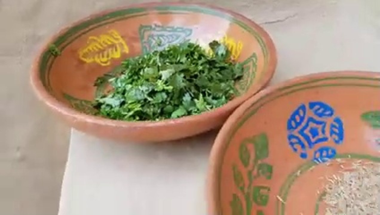 Easy_and_Simple_Green_Chicken_Karahi_Recipe_|_Mubashir_Saddique_|_Village_Food_Secrets(240p)