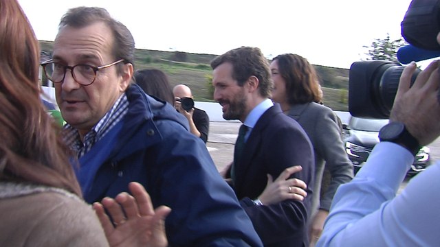 Polémica llegada de Pablo Casado a la visita de una almazara en Sevilla