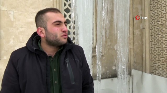 Yüksekova’da buz sarkıtları 5 metreyi geçti