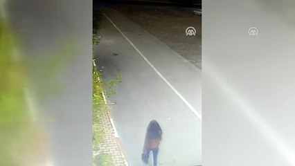 Lise öğrencisinin uğrağı kapkaç güvenlik kamerasına yansıdı