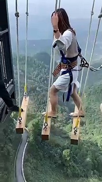 दुनिया का सबसे खतरनाक ब्रिज