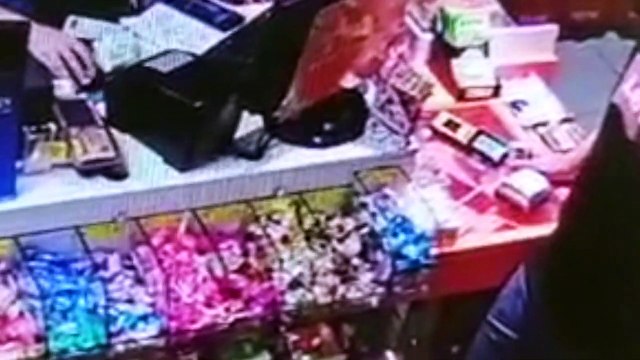 Internauta tenta localizar carteira esquecida em posto de combustíveis