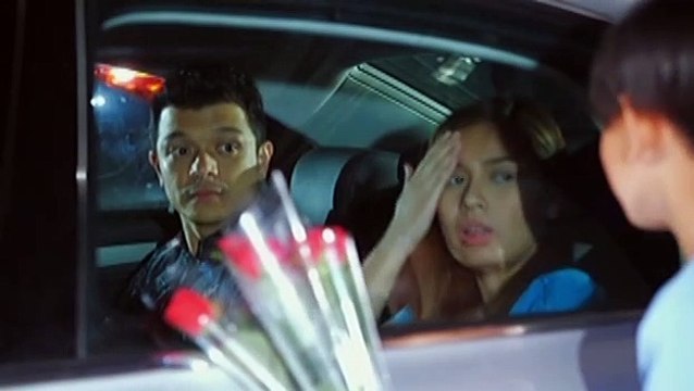 Waldo, binigyan ng bulaklak si Issa