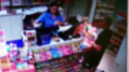 Homem tenta localizar carteira e documentos que foram esquecidos em posto de combustíveis