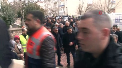 Bakan Kurum depremde hasar gören mahallelerde incelemede bulunuyor