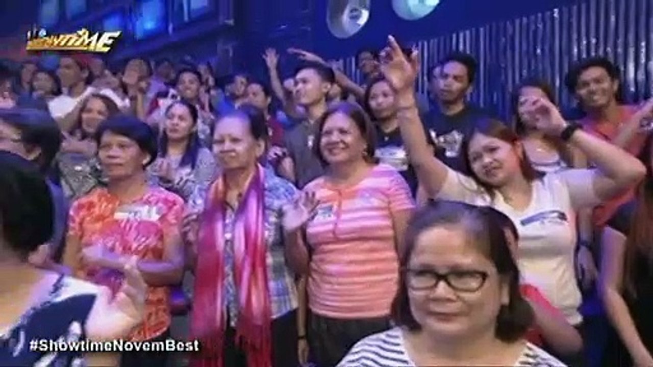 Hindi lang pa-abs may pa-flex din ang mga Hashtag habang kana mannequin challenge