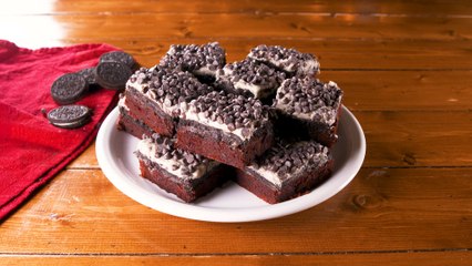 Red Velvet Oreo Brownies Are AMAZING