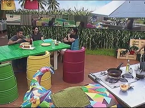 Nonong, ikinuwento ang kanyang pamilya sa mga housemates