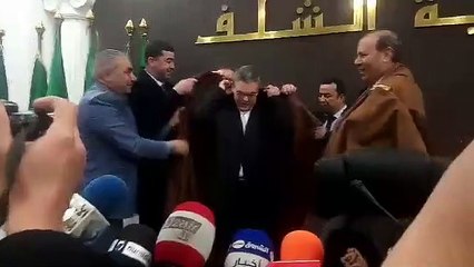 منتخبون يستقبلون  والي الشلف  الجديد  بـ "البرنوس"