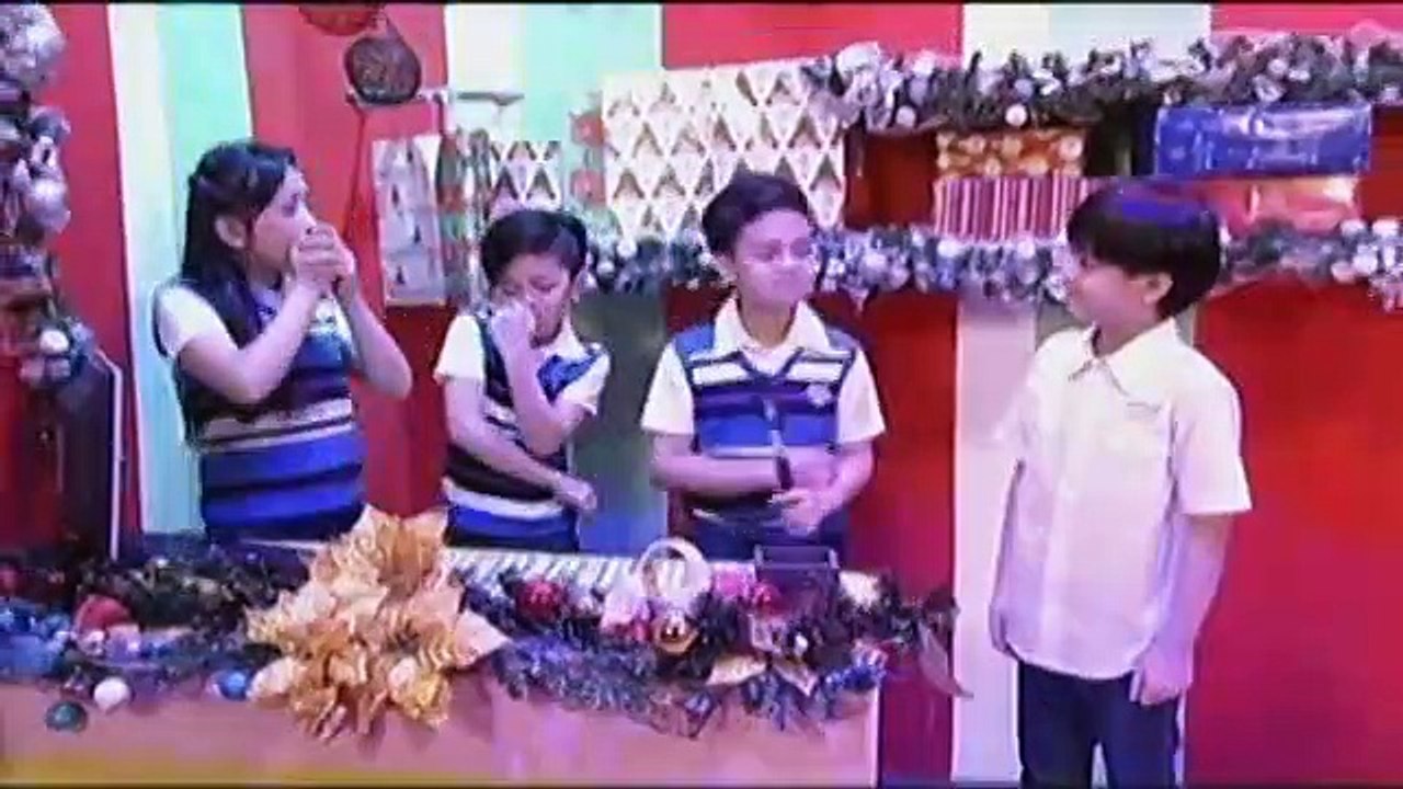 WATCH: Gift wRAPPER