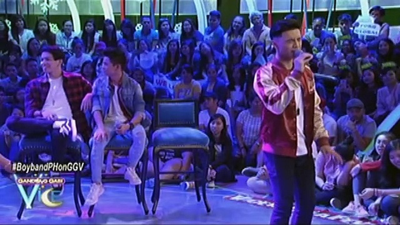 Russel sings "Kung Ako Na Lang Sana"