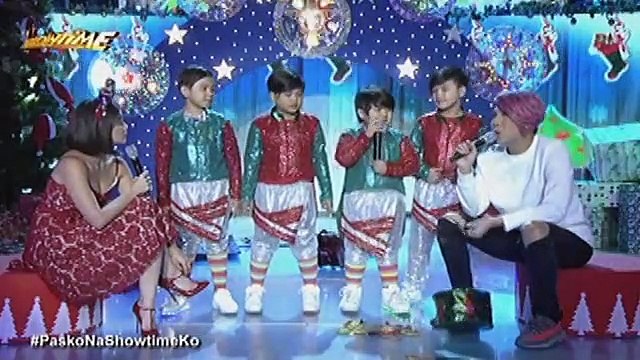 Baby Cute hinulaan kung ano ang gift ni Santa Claus sa sarili niya