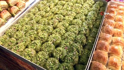 Başkentliler çiğ köfte ve baklava yemek için kıyasıya yarıştı