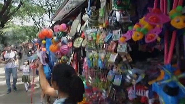 Joey, ipinaliwanag kay Esang ang plano niyang pagpunta ng ibang bansa