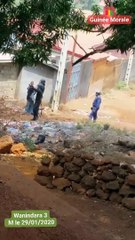 Affrontements : Des policiers utilisent une femme comme bouclier humain