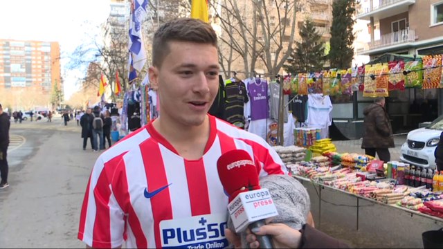 Aficionados del Atlético de Madrid en el Santiago Bernabéu