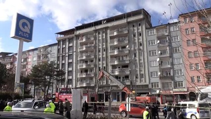 Ağır hasarlı bina kontrollü yıkılıyor (2)