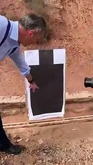 Javier Ortega Smith realiza prácticas de tiro