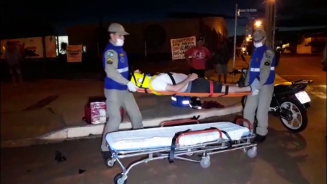 Motociclista fere as mãos e perna em batida de trânsito na Avenida Tito Muffato, no Santa Cruz