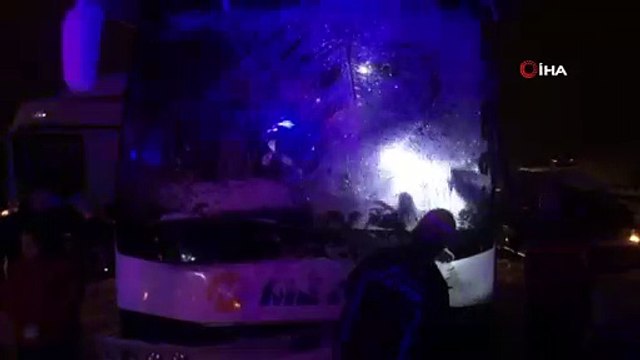 TEM otoyolu Ankara istikametinde zincirleme trafik kazası 19 yaralı ölü... Kaza nedeniyle TEM Otoyolu Ankara istikameti trafiğe kapatıldı.