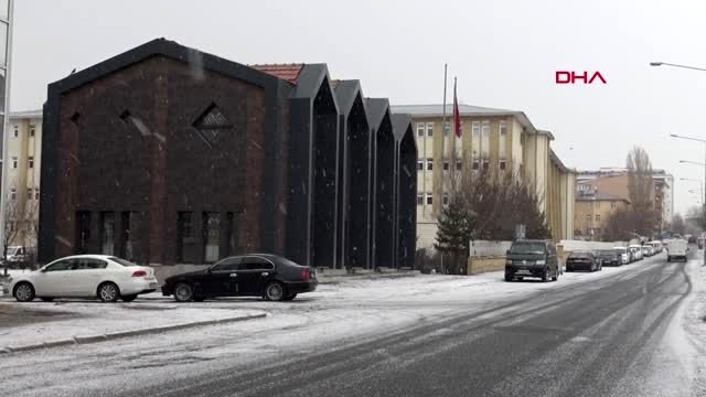 Ardahan kar ve tipi doğu'da ulaşımı vurdu