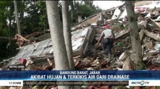 Sebuah Rumah di Kabupaten Bandung Barat Ambruk Akibat Longsor